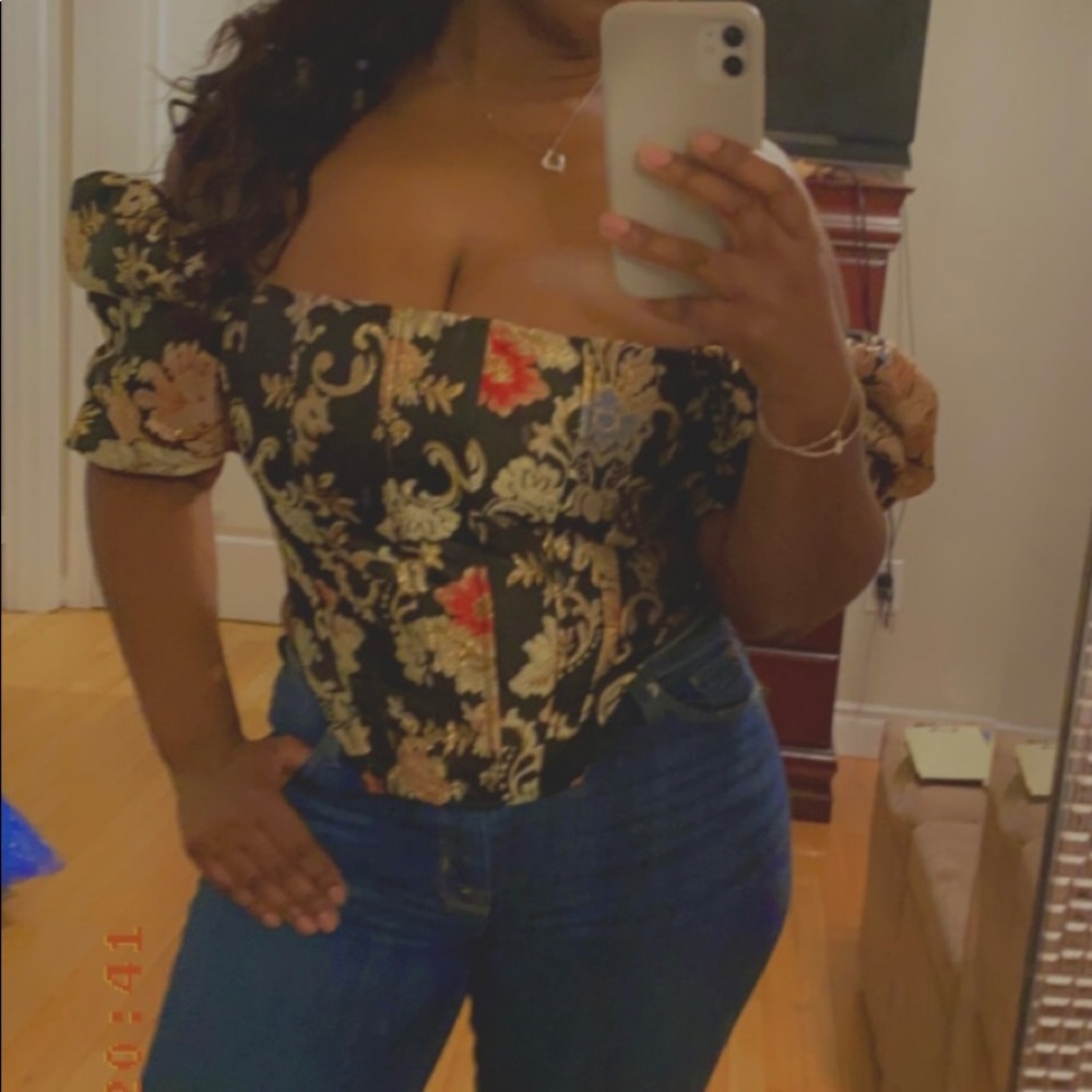 Floral Jacquard Puff Sleeve Top - Picture 5 of 5